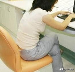 怎么改善溜肩让肩膀变平的视频,溜肩一招改善