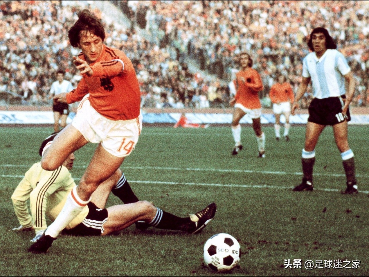 荷兰足球历届边锋,荷兰足球史上五大边锋巨星