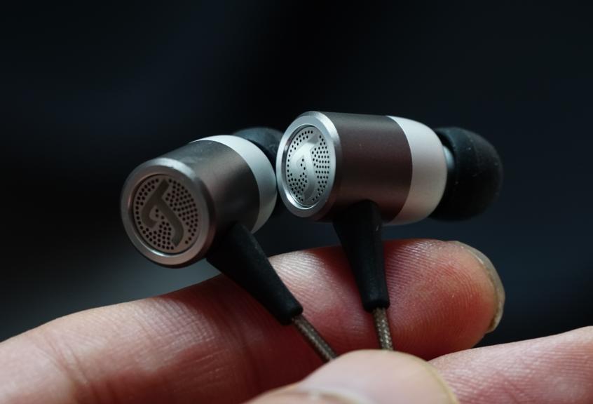 同价位森海塞尔和索尼选哪个,森海塞尔百元耳机跟千元耳机对比