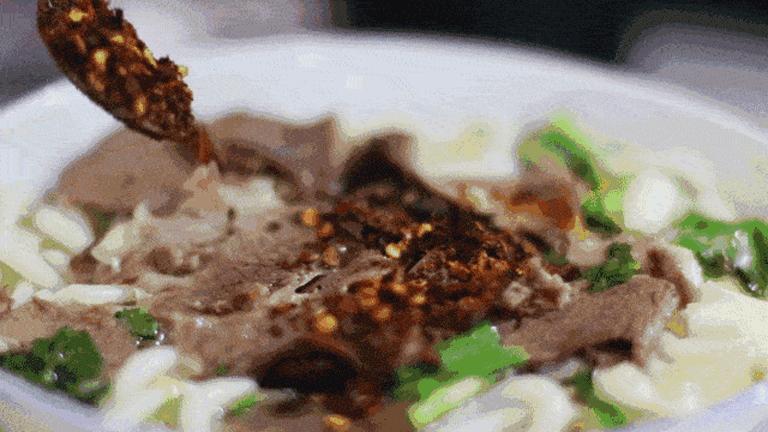 西南大吃省里的嗦粉冠军，这座吃货宜居城市值得关注