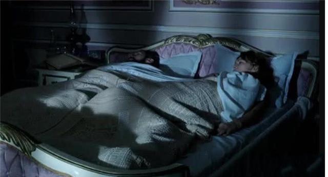 15岁儿子不与母亲分床睡,孩子15岁了还不愿意分床睡怎么办