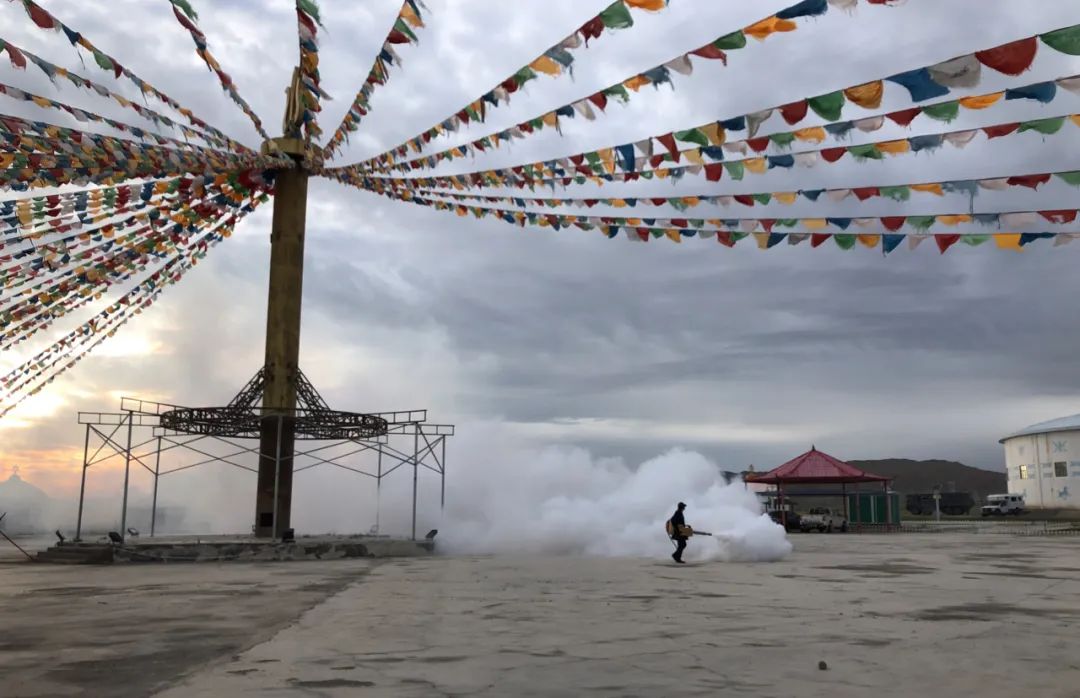 茫崖艾肯泉夏季游攻略,青甘大环线艾肯泉