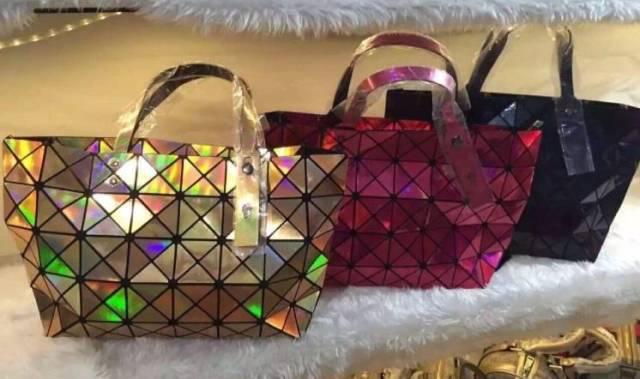 男朋友送女孩子包什么意思,男朋友送女朋友包代表什么