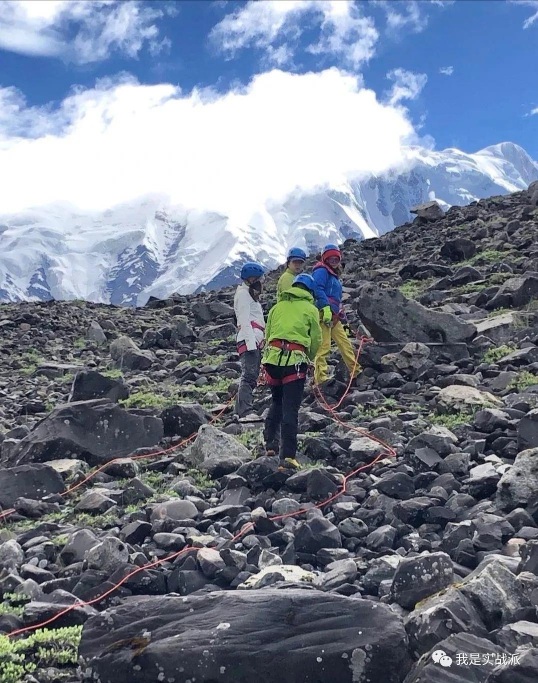 始祖鸟冲锋衣betalt和alphasv怎么选,始祖鸟冲锋衣alphasv6代黑金和蓝色