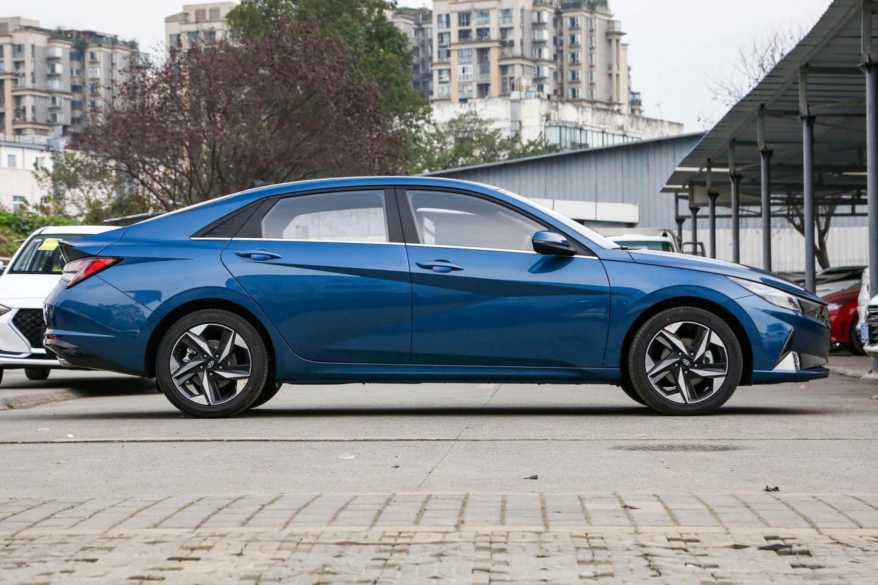 七代伊兰特百公里0-100实测,第七代伊兰特次顶配1.5l落地