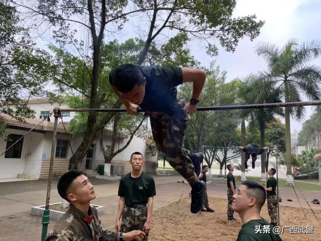 来当*警武**工兵吗?常和死神拼命的那种...