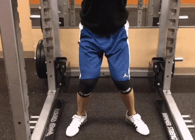 深蹲时膝盖内扣怎么矫正,深蹲膝盖内扣是什么意思