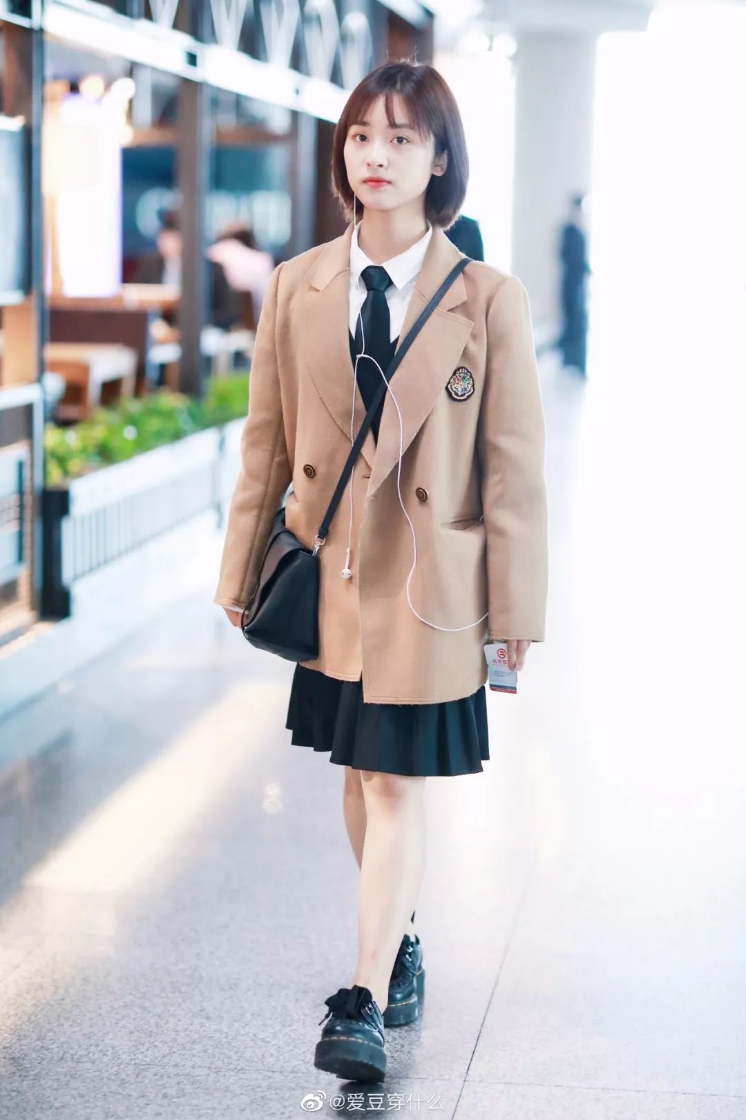 秋冬的裙子这样穿才好看,秋冬怎么穿裙子好看又不冷