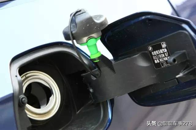 油箱盖打不开有什么妙招,汽车油箱盖打不开了一招就能解决