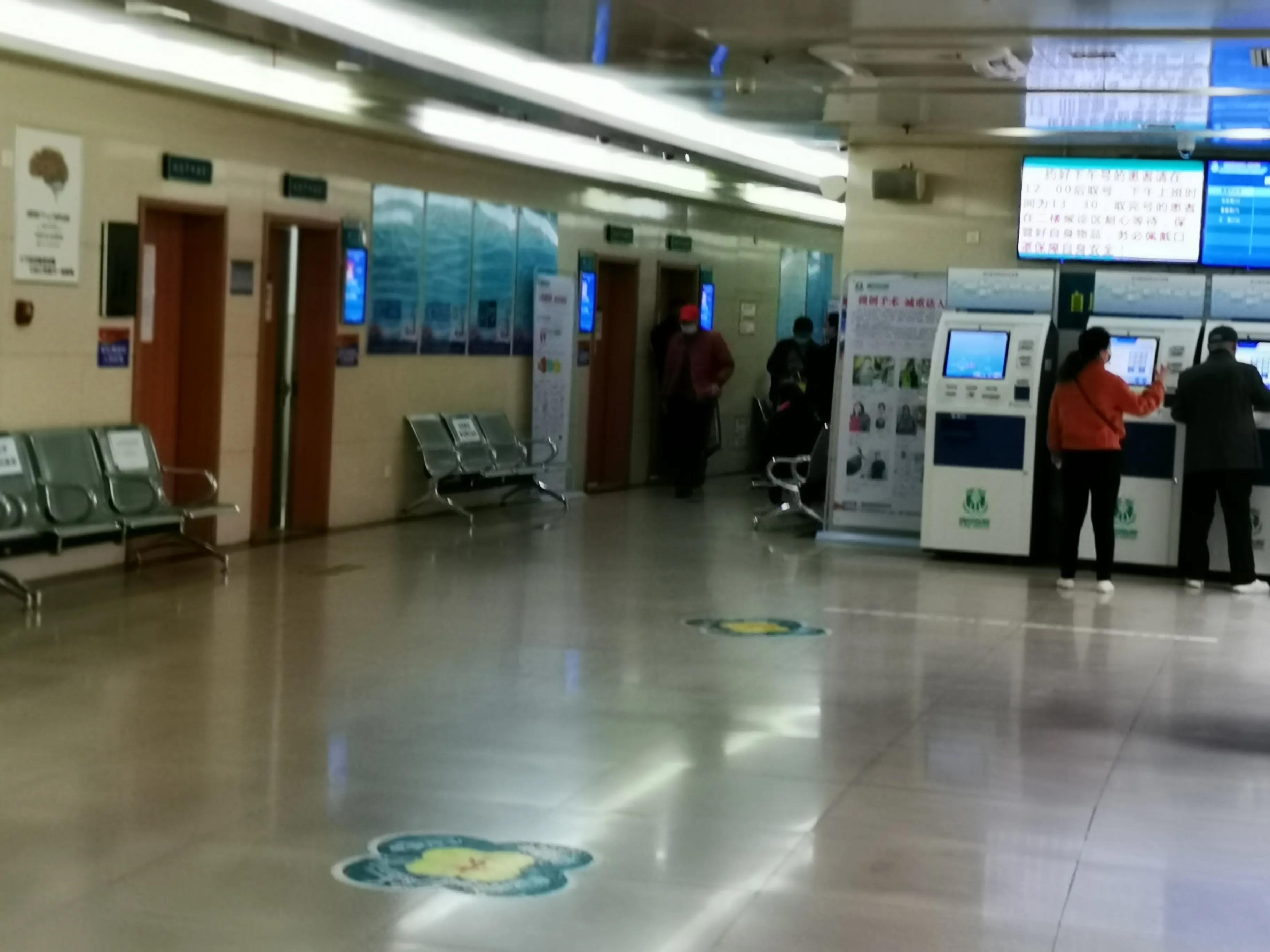 西京医院今日人多吗,西京医院周六人多吗