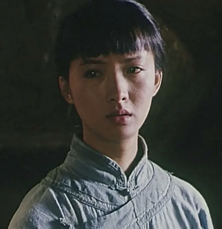 《裸血》：美貌少女成为男人复仇的工具，贪婪和蒙昧下无人能幸免