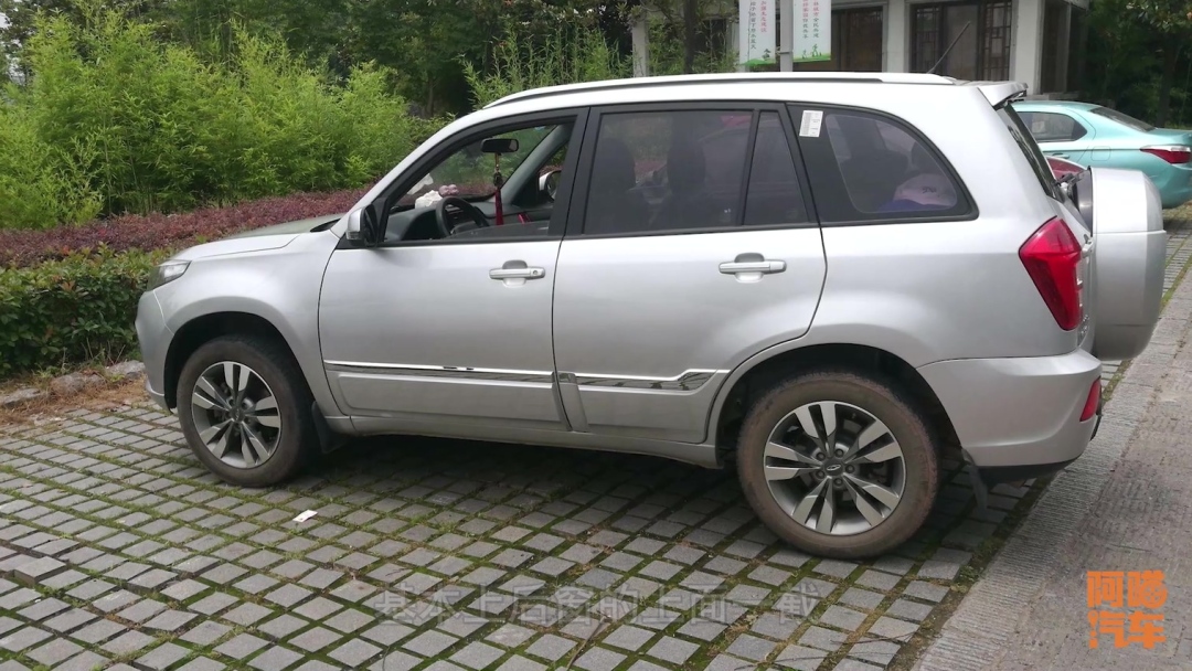 SUV外挂备胎帅气又省空间，那么经典的设计，为何现在慢慢消失了