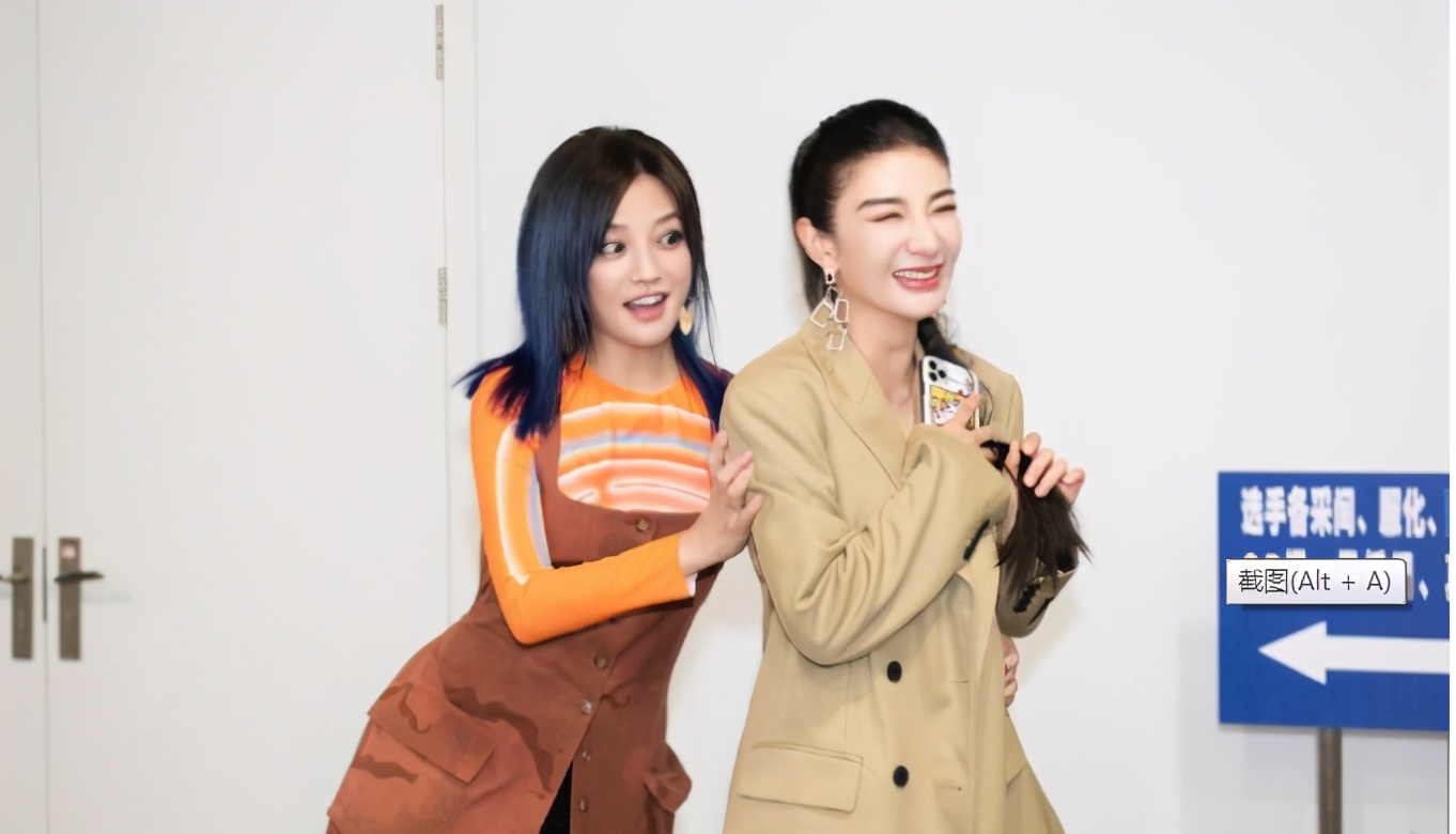 赵薇黄奕两代小燕子同框还珠格格,黄奕赵薇两代小燕子同框