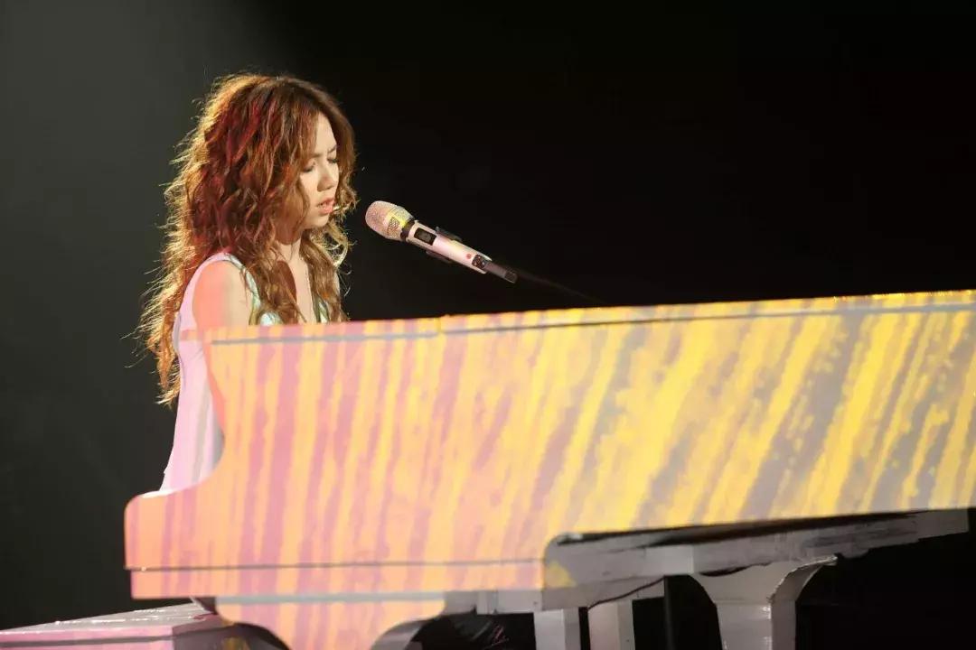 邓紫棋直播回放完整版8月1日,邓紫棋最后的一次直播