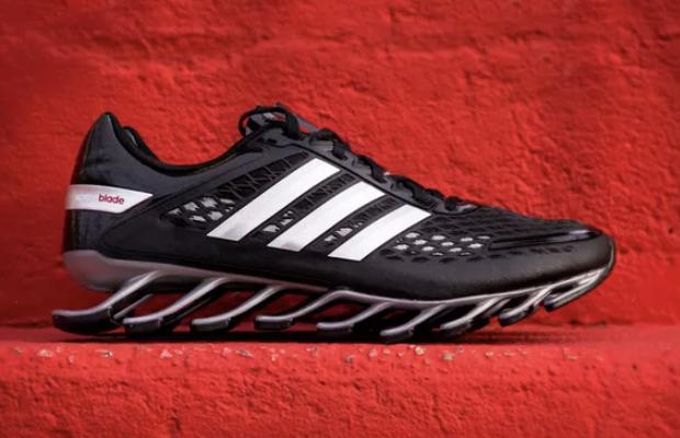 美国阿迪感到了压力！中国战狼刀锋鞋负重前行，国产跑鞋弯道超车