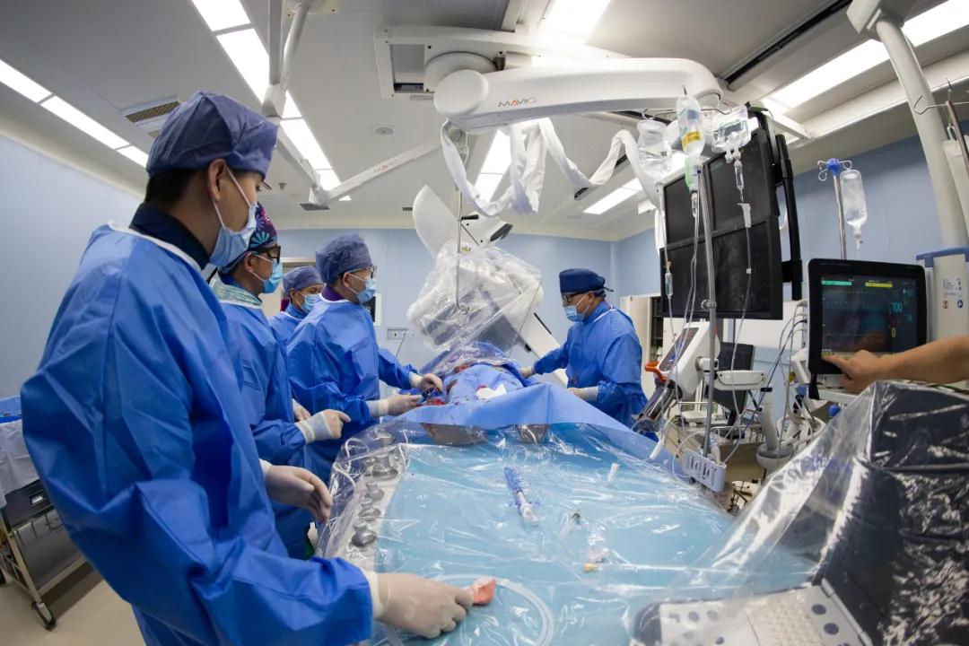 医生术后豪饮葡萄糖水引质疑抖音,医生术后豪饮葡萄糖遭质疑