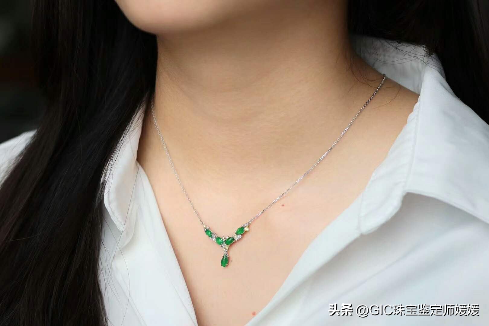 锁骨链的搭配效果图,锁骨链太好看了气质又百搭