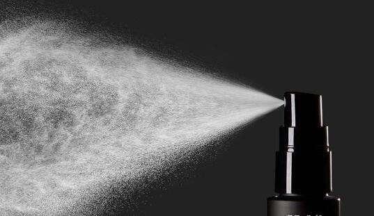 鼻子卡粉的正确化妆方法,皮肤很干化妆起皮卡粉怎么办