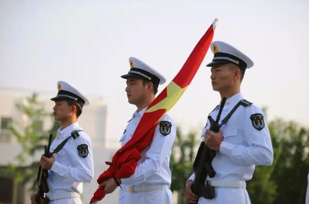 专科生大二去当兵好不好,专科大二去当兵可以一直当嘛