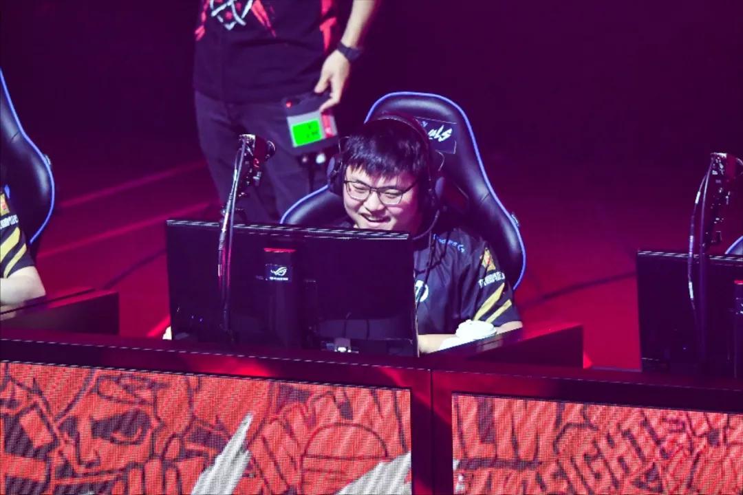 uzi退役央视新闻,uzi退役英雄联盟英雄降价