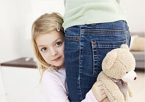 怎么帮孩子克服胆小和恐惧,孩子胆小害羞怎么改善视频