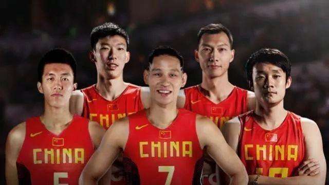 日本男篮比国足还狠！2混血2归化1本土组史上最强5虎，男篮小心了