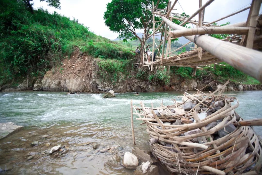 85后香港博士，为重庆人修了一座桥，上万村民请神仙加持