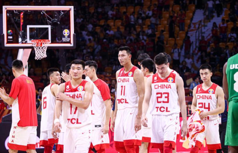 男篮2大争议后卫，曝光最新训练片段，郭少苦练运球，赵睿练中投