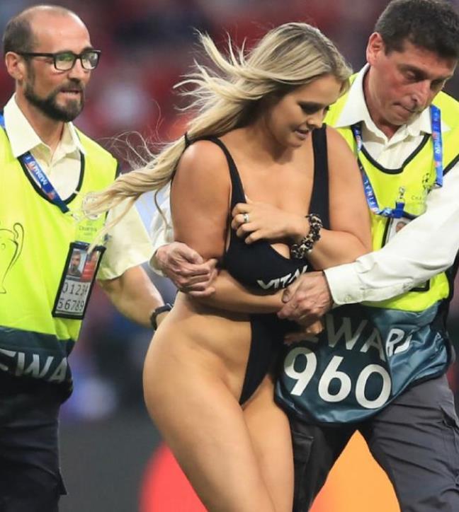 欧冠再现捂脸名场面,欧冠赛场再现惨案