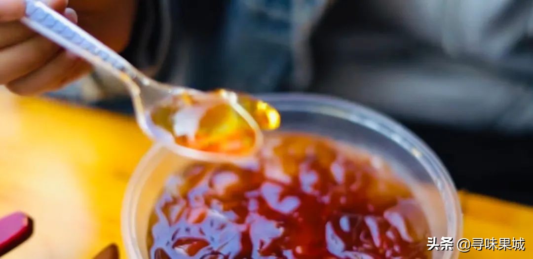 83岁老阿婆卖串串,成都70岁阿婆摆摊