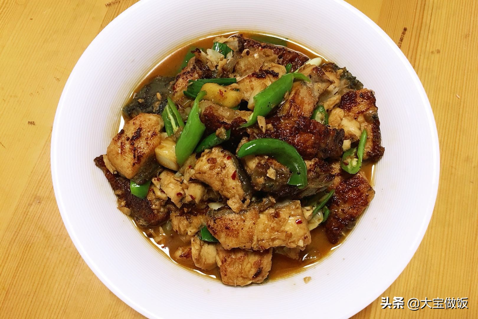 冷冻过的河鱼怎么烧没有土腥味,冰冻鱼怎么煮白汤