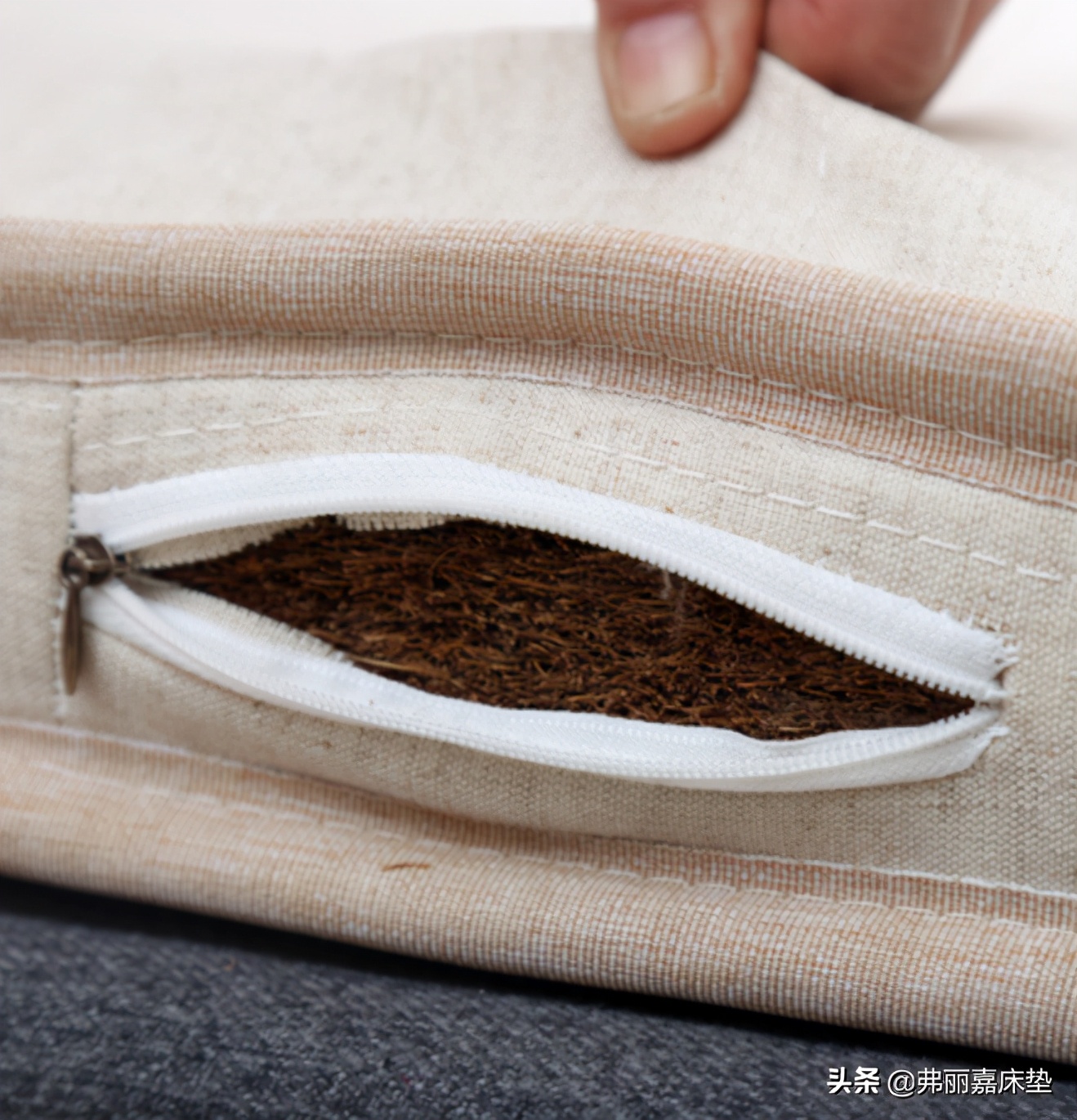 床垫怎么保养才能清洗干净,月经弄脏床垫怎么清洗最好