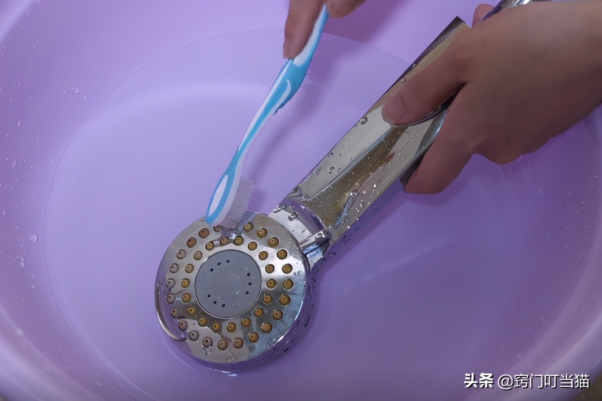 淋浴喷头堵塞这个方法很简单,淋浴喷头堵了怎么拆开视频
