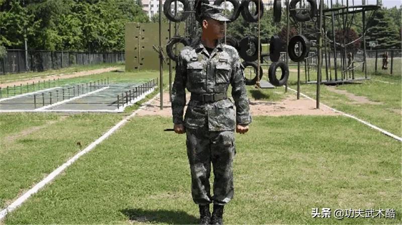 兵哥教你*首匕**格斗术（可用防身笔代替），招式简洁，刀刀击要害