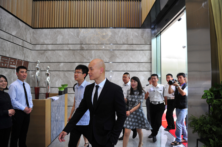 乐嘉真实的经历,人生导师乐嘉为什么最后沦落出家