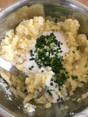 贵阳的洋芋粑粑的做法视频教学,洋芋粑粑和糯米粉的做法