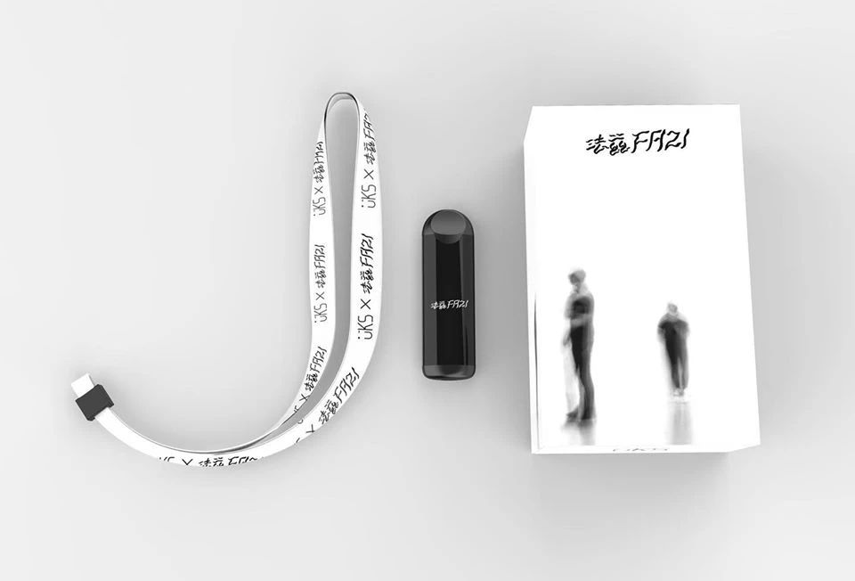 蜡烛、*袜丝**、痒痒挠...乐队们的清奇周边