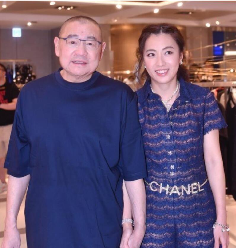 钟楚红与郑秀文甘比相聚开心合影,甘比钟楚红全部视频