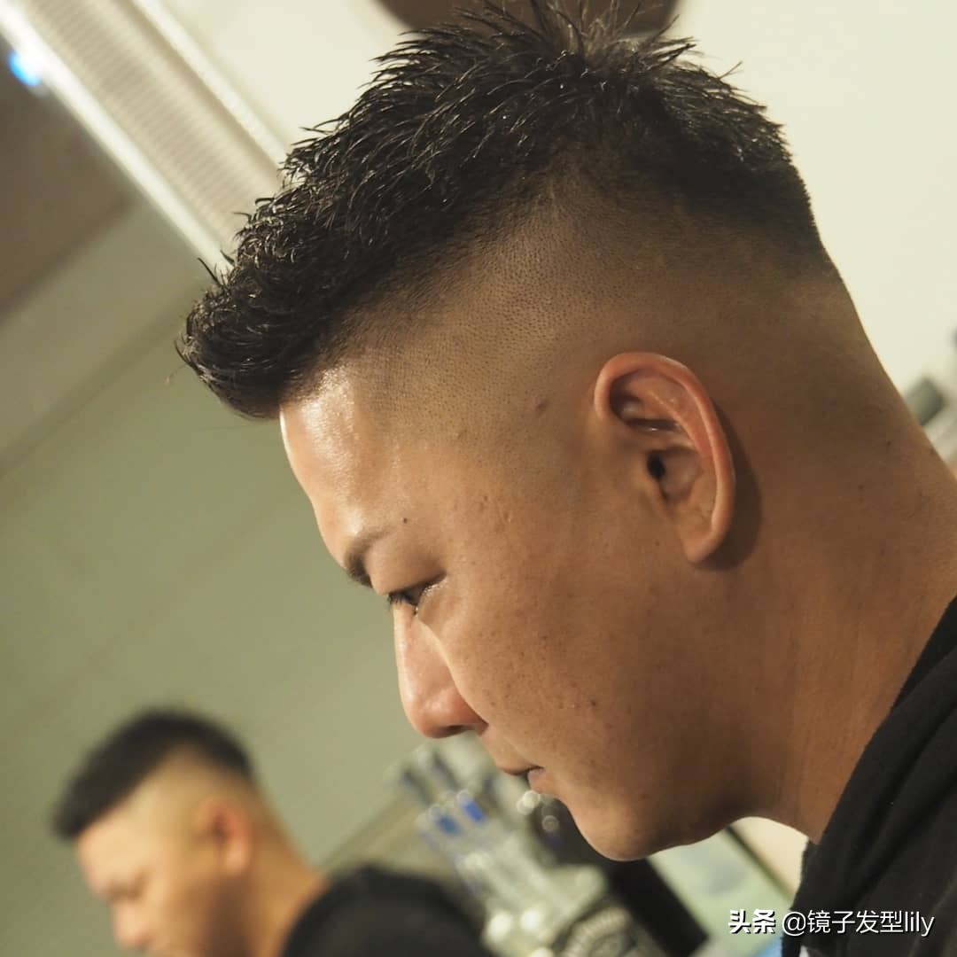 今年最流行的男发纹理烫钢铁烫,今年流行的男士发型韩式纹理烫