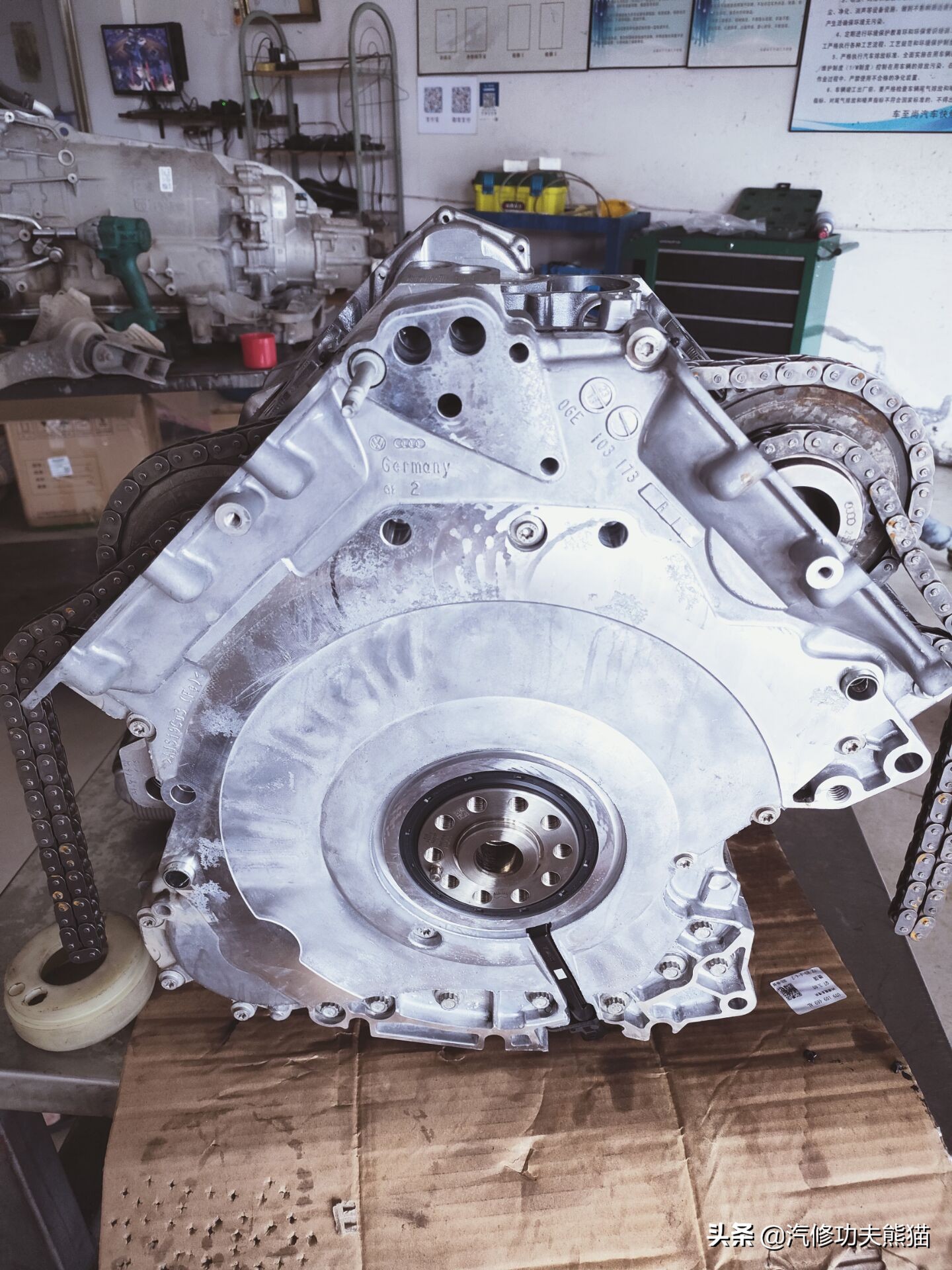 奥迪a8烧机油吗48v轻混,奥迪a8烧机油一千公里烧0.5正常吗