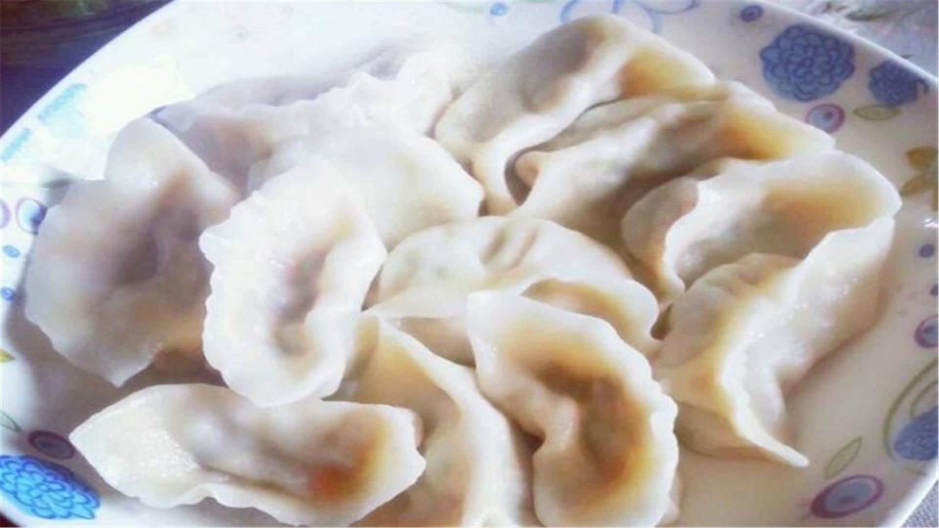 老东北美食鸡蛋西红柿水饺做法,西红柿水饺的家常做法大全