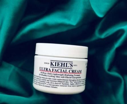 平价欧莱雅和珀莱雅哪个护肤品好,欧莱雅护肤品香味好闻