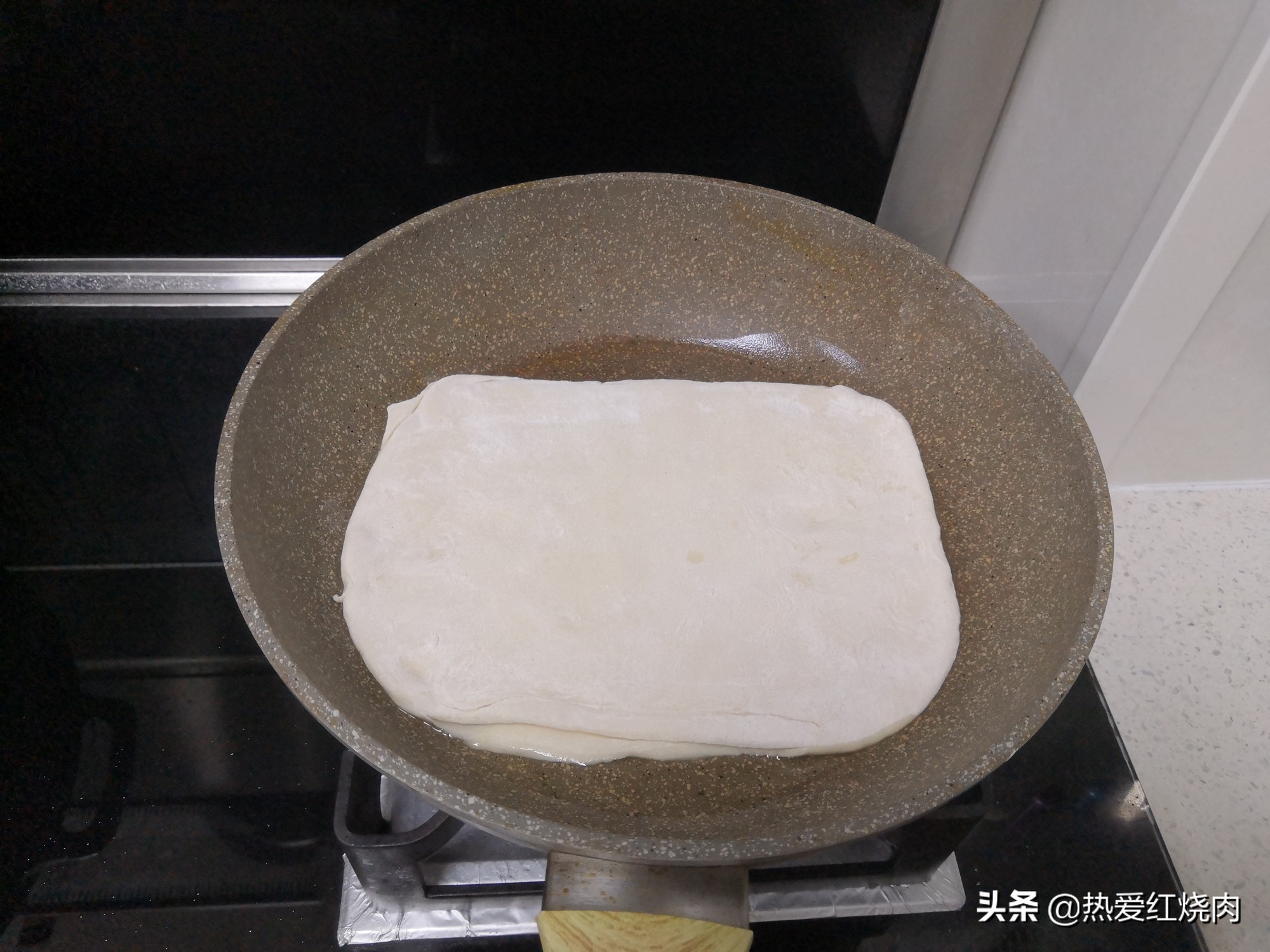 简单好吃的鱼头泡饼,一家三口美食鱼头泡饼