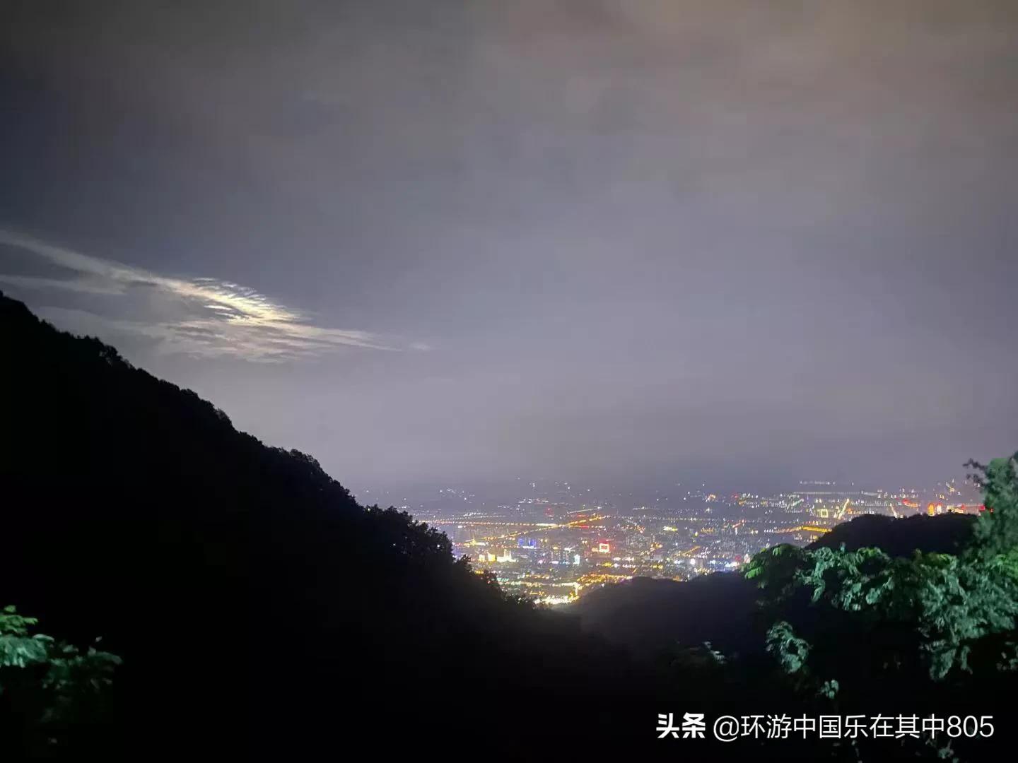 夜登泰山看日出攻略,夜爬泰山看日出后下山观景