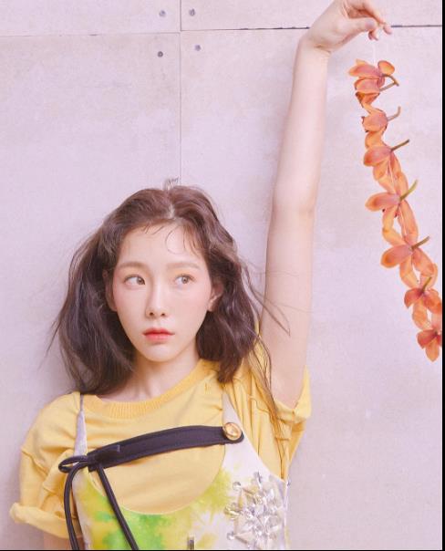 日常泫雅风发型,jennie超短裙造型走泫雅风