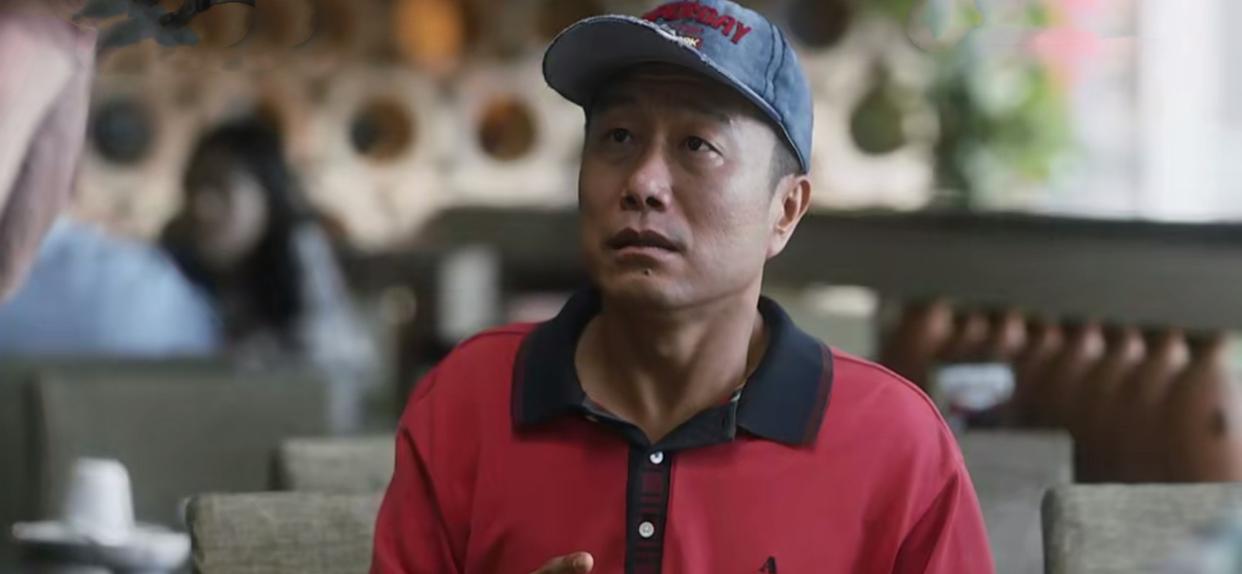 《装台》“拐的”扮演者：记者出身，辞职北漂当演员，脸熟人不红