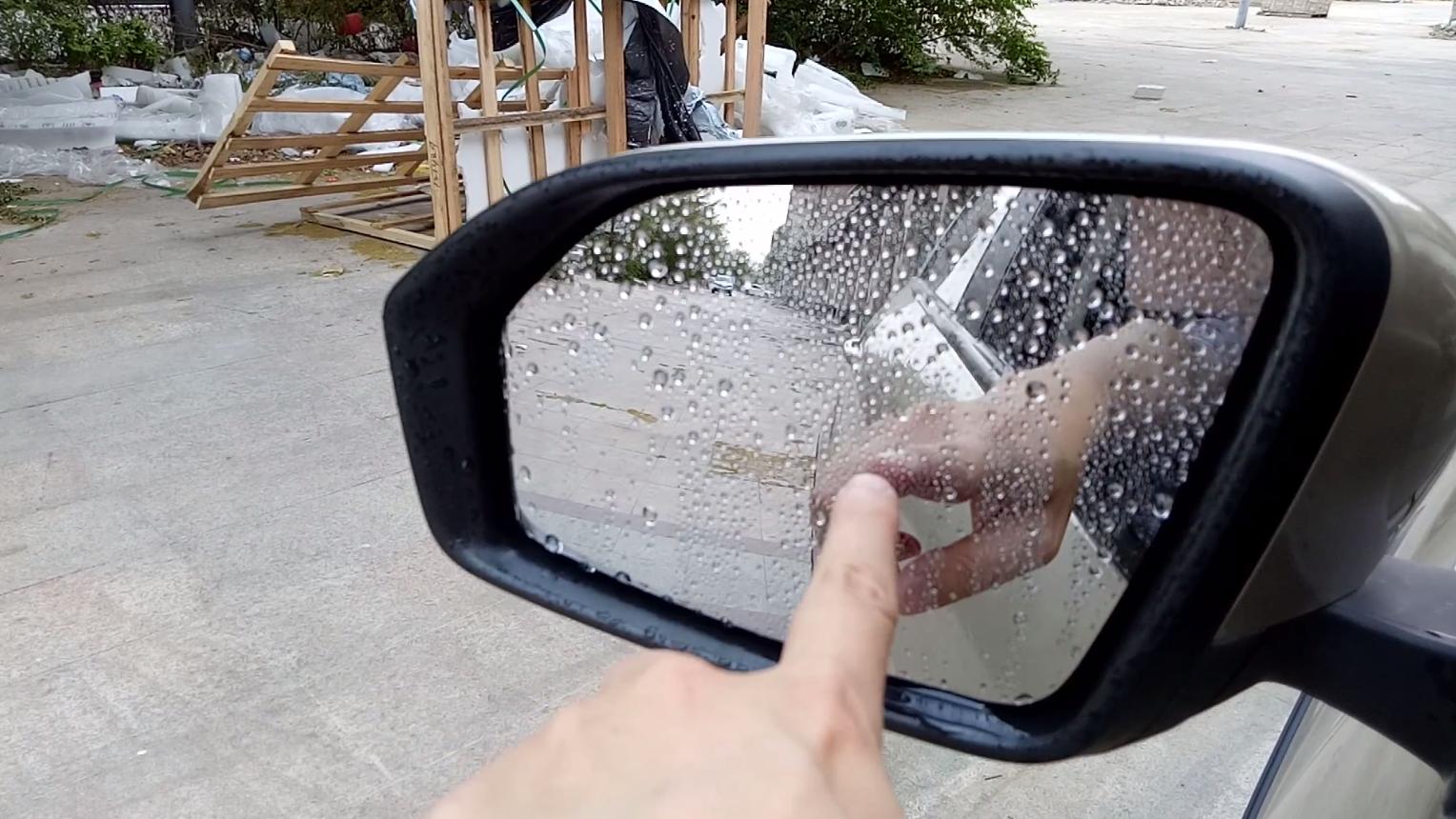 雨天开车如何防止后视镜挂满水,雨天如何去除后视镜水珠
