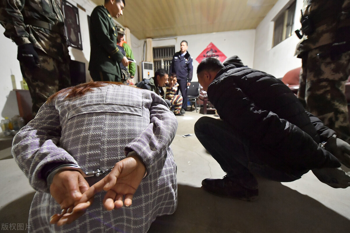 警察在抓捕过程中遇到嫌疑人会功夫怎么办？