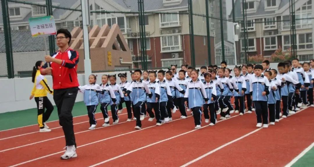 建*党**百年喜迎国庆——西安经开第二小学队列队形广播*比操**赛