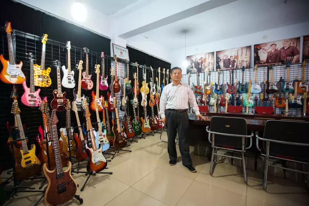 探访“网红”小镇:80万把乐器里的乡土经济学